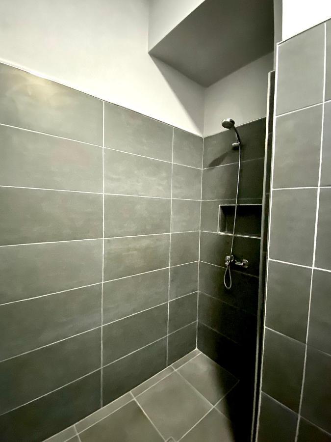 Azalea Studio Apartment In City Center ドゥラス エクステリア 写真